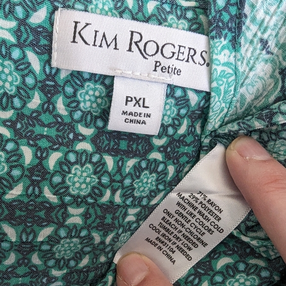 Kim Rogers Abstract Print Tunic Blouse - Picture 6 of 6